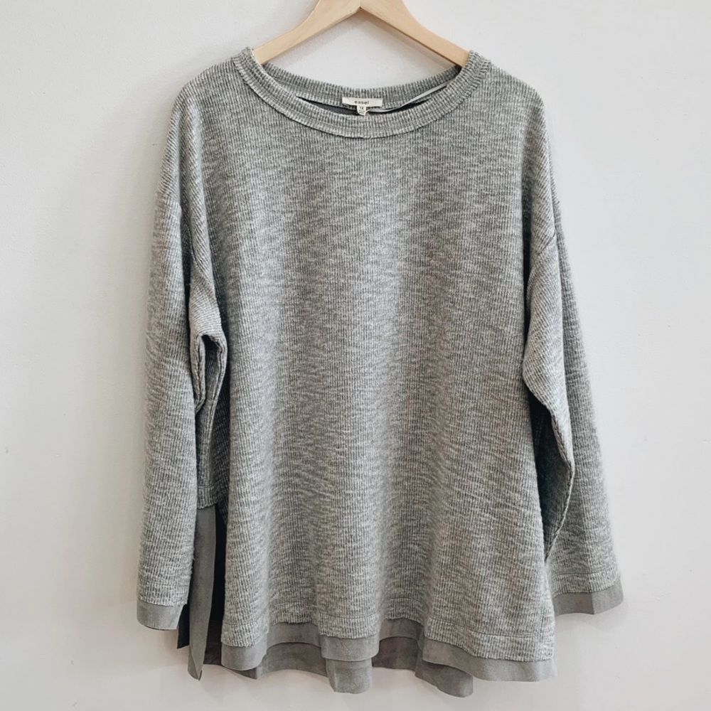 Easel Gray Textured Top